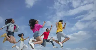 আজ বন্ধু দিবস: দূরত্ব পেরিয়ে হৃদয়ের টানে